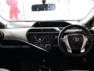 2013 Toyota Aqua - Thumbnail
