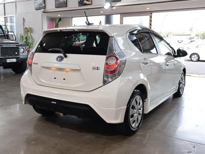 2013 Toyota Aqua - Thumbnail