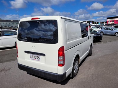2018 Toyota Hiace - Thumbnail