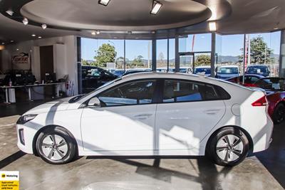 2022 Hyundai IONIQ - Thumbnail