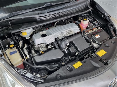 2013 Toyota Prius - Thumbnail