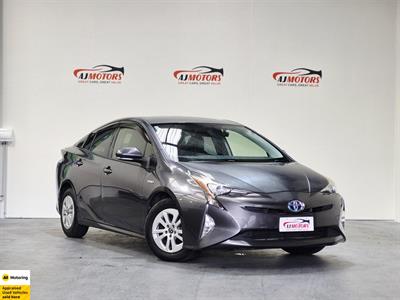 2016 Toyota Prius - Thumbnail