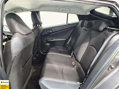 2016 Toyota Prius - Thumbnail