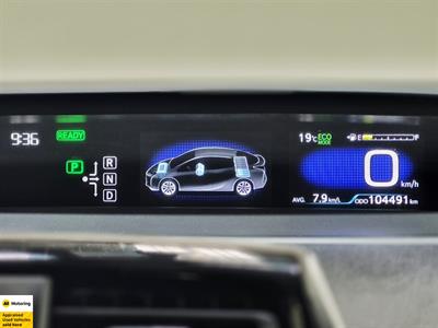 2016 Toyota Prius - Thumbnail