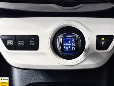 2016 Toyota Prius - Thumbnail