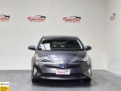 2016 Toyota Prius - Thumbnail