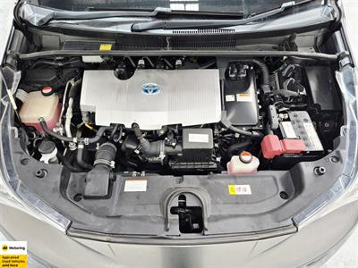 2016 Toyota Prius - Thumbnail