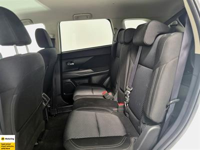 2021 Mitsubishi Outlander - Thumbnail