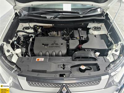 2021 Mitsubishi Outlander - Thumbnail