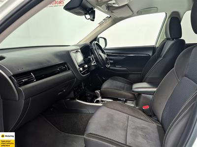 2021 Mitsubishi Outlander - Thumbnail