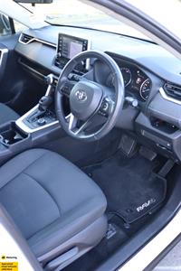 2021 Toyota RAV4 - Thumbnail