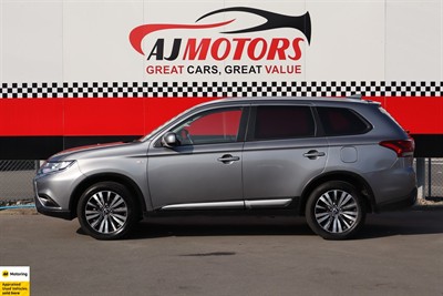 2022 Mitsubishi Outlander - Thumbnail