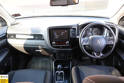 2022 Mitsubishi Outlander - Thumbnail