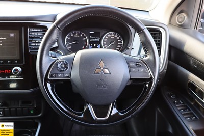 2022 Mitsubishi Outlander - Thumbnail