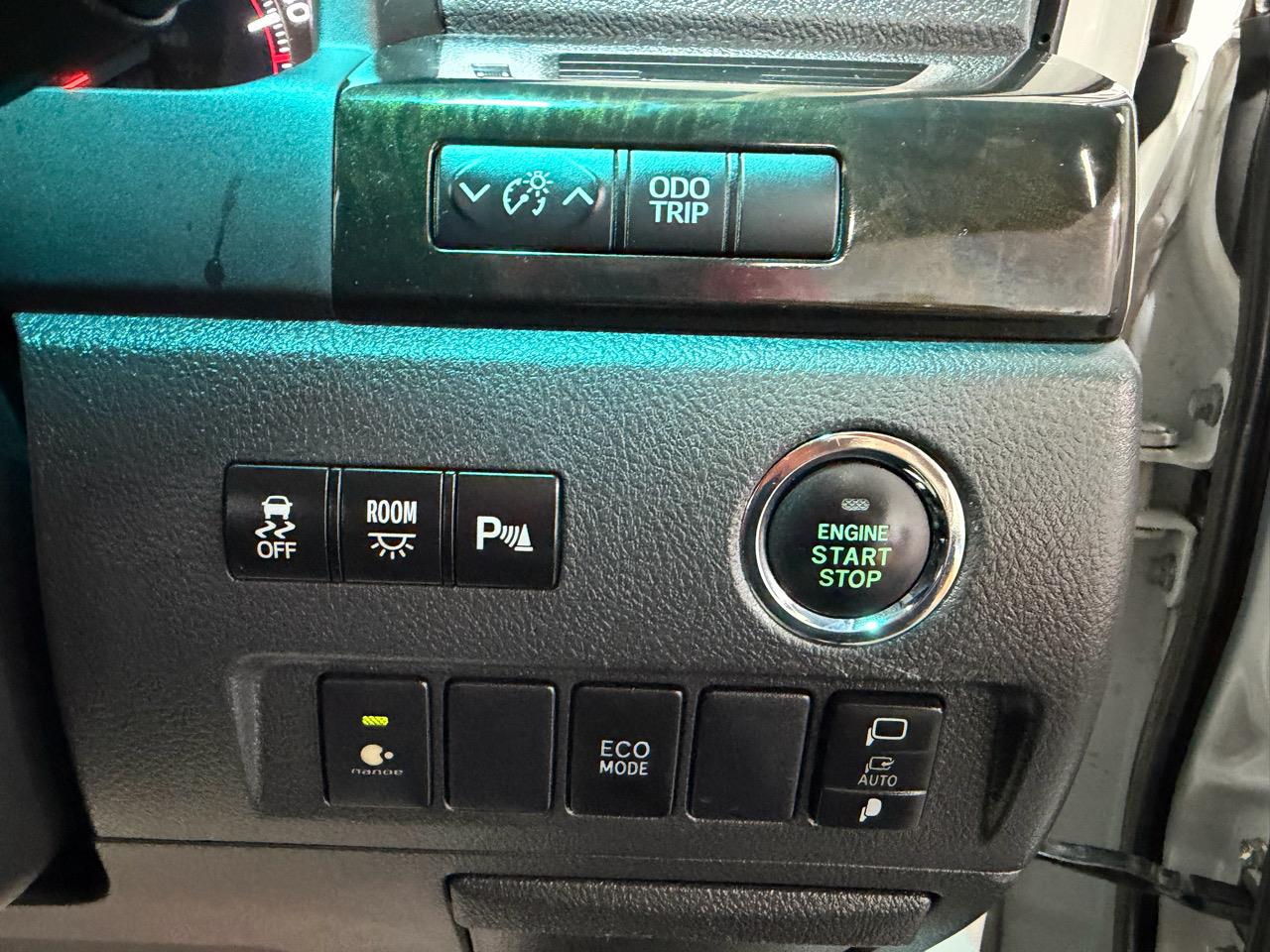 2014 Toyota Vellfire