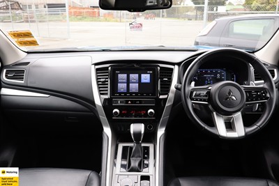 2024 Mitsubishi Pajero Sport - Thumbnail