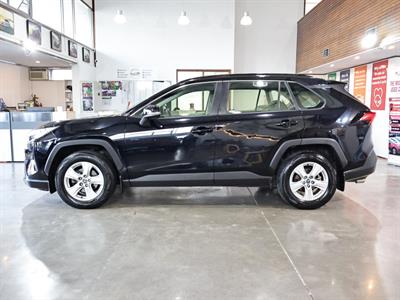 2021 Toyota RAV4 - Thumbnail