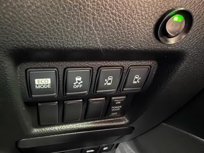 2013 Nissan Elgrand - Thumbnail