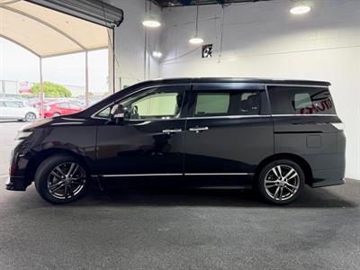 2013 Nissan Elgrand - Thumbnail