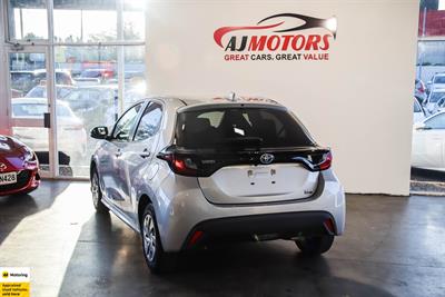 2021 Toyota Yaris - Thumbnail