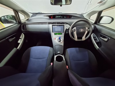 2013 Toyota Prius - Thumbnail