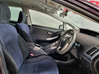 2013 Toyota Prius - Thumbnail