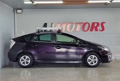 2013 Toyota Prius - Thumbnail