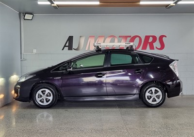 2013 Toyota Prius - Thumbnail