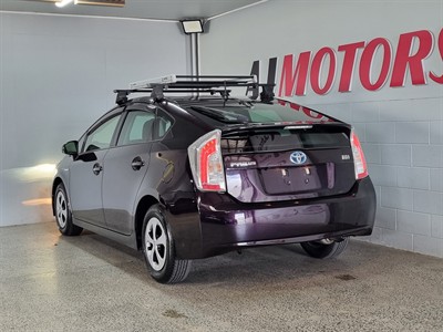 2013 Toyota Prius - Thumbnail