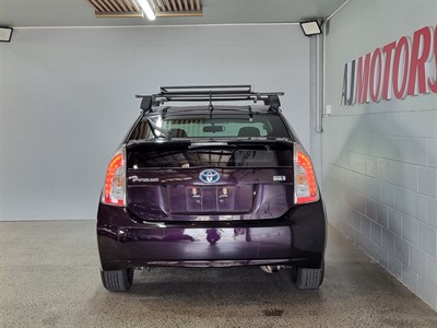 2013 Toyota Prius - Thumbnail