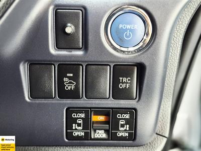 2014 Toyota Voxy - Thumbnail