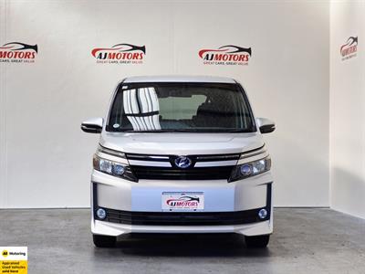 2014 Toyota Voxy - Thumbnail