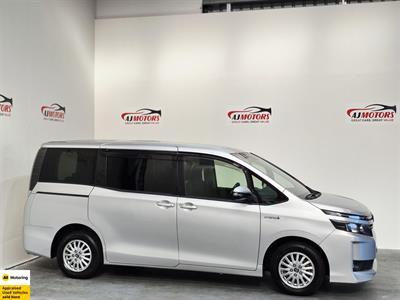 2014 Toyota Voxy - Thumbnail