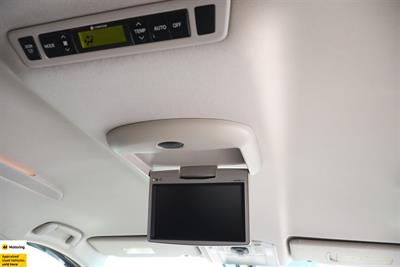 2012 Toyota Vellfire - Thumbnail