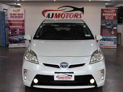 2014 Toyota Prius - Thumbnail