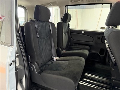 2015 Nissan Serena - Thumbnail