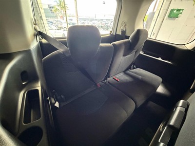 2015 Nissan Serena - Thumbnail