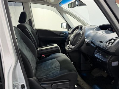 2015 Nissan Serena - Thumbnail