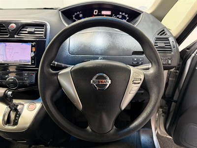 2015 Nissan Serena - Thumbnail