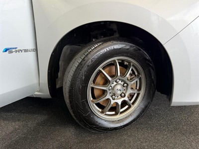 2015 Nissan Serena - Thumbnail