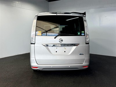 2015 Nissan Serena - Thumbnail