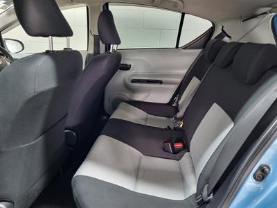 2012 Toyota Aqua - Thumbnail