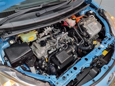 2012 Toyota Aqua - Thumbnail