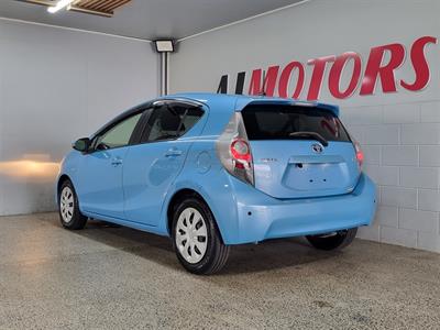 2012 Toyota Aqua - Thumbnail