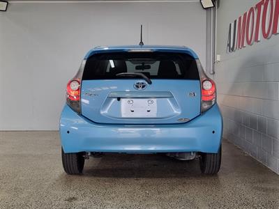 2012 Toyota Aqua - Thumbnail