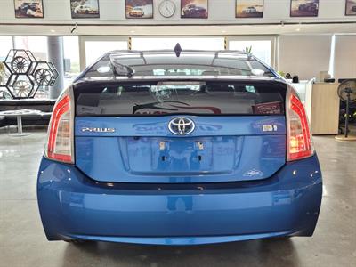 2013 Toyota Prius - Thumbnail