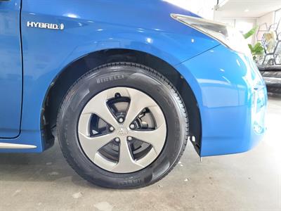 2013 Toyota Prius - Thumbnail