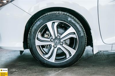 2015 Honda Grace - Thumbnail