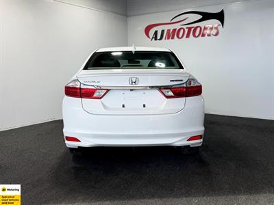 2015 Honda Grace - Thumbnail