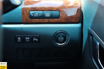 2011 Toyota Vellfire - Thumbnail